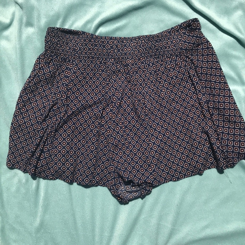 Patterned Flowy SHORTS - Picture 3 of 5